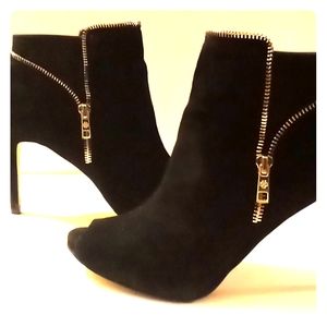 Suede peep toe pumps